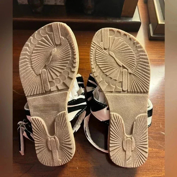 QQ Girls Toddler Size 11 Zebra Studded Bow Julia Sandal - Picture 4 of 6